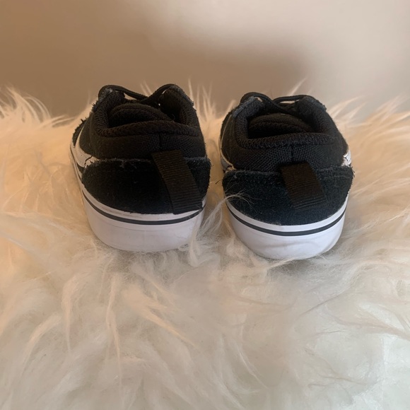 Children’s Nike Shoes Size 3C - Picture 4 of 7